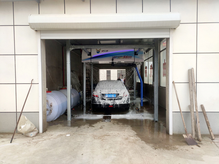 Leisuwash s90 car washing machine was installed and delivered to the China United Petroleum Gas Station in Wafangdian, Dalian, Liaoning Province