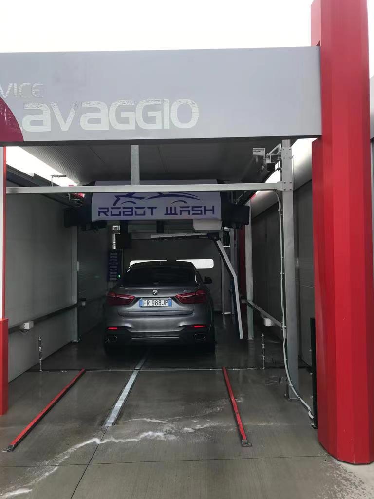 The 360 car washing machine was installed and put into use in Gorizia, Italy