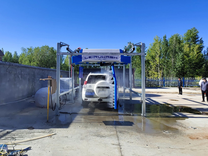The 360 mini car washing machine was installed at the Kaitong refueling station in Emin County, Tacheng, Xinjiang